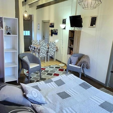 Saint-Bonnet-de-Four Chez Christy Chemin Des Dinots B&B 객실 사진