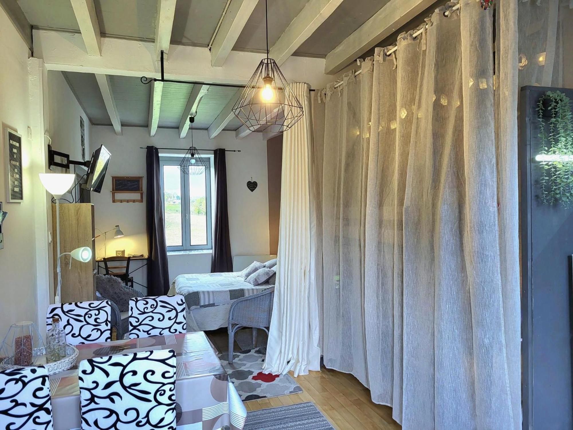 Saint-Bonnet-de-Four Chez Christy Chemin Des Dinots B&B 객실 사진