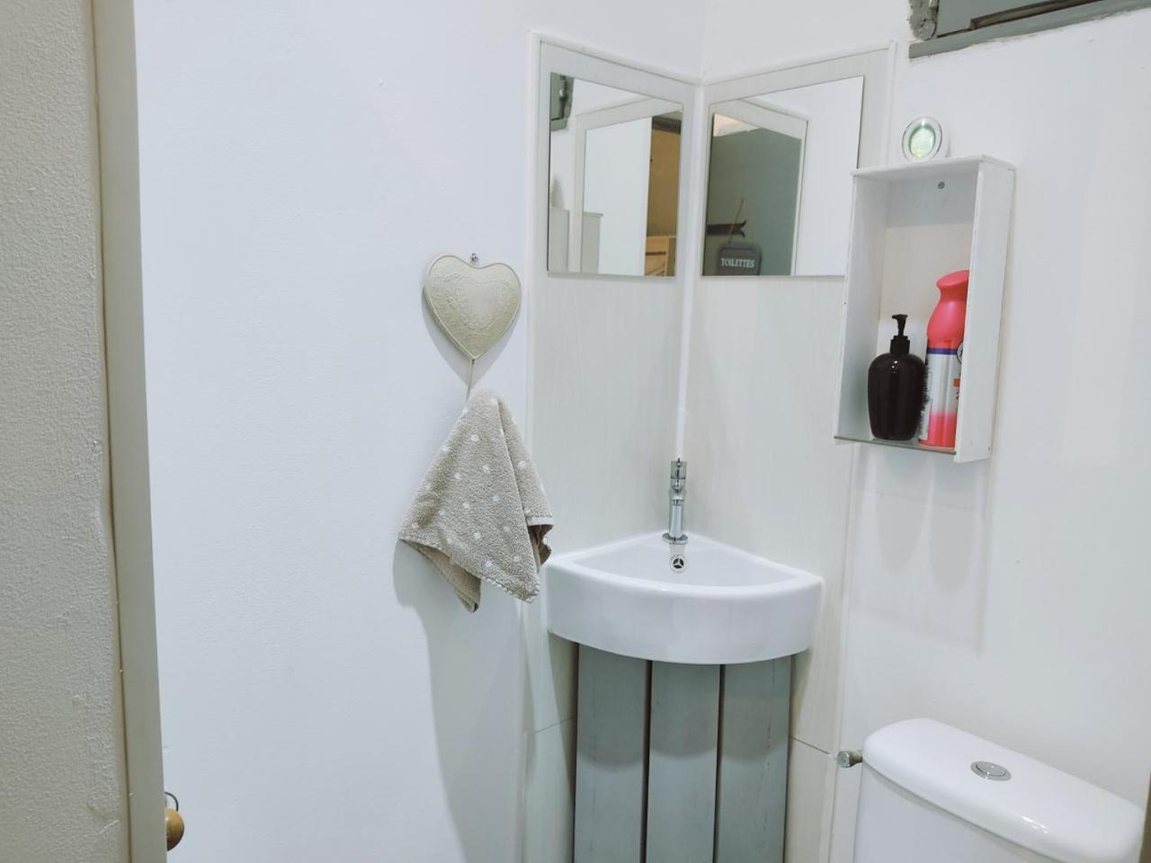 Saint-Bonnet-de-Four Chez Christy Chemin Des Dinots B&B 객실 사진